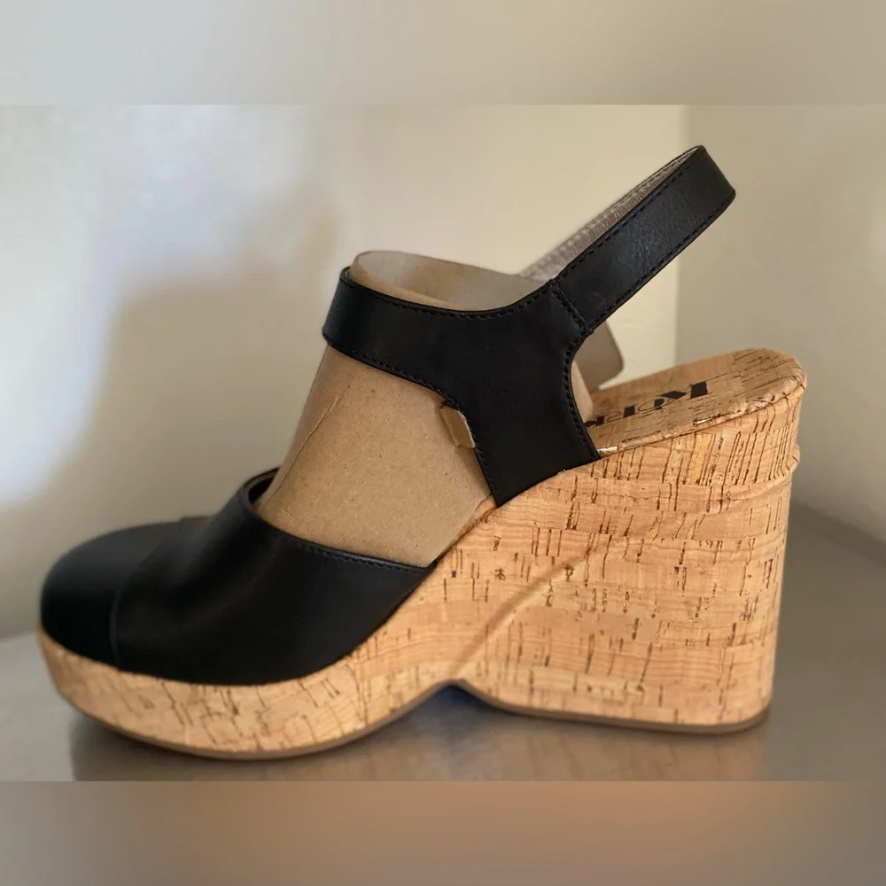 KORKS..WOMENS Black Leather Wedge Sandals